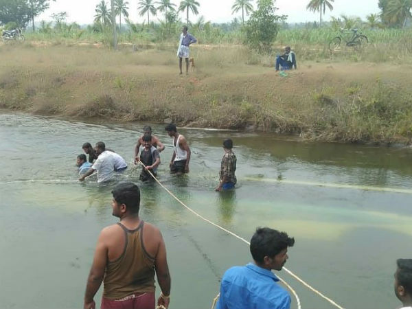 More than 15 dead and bus overturned near Mandya More than 15 dead and bus overturned near Mandya