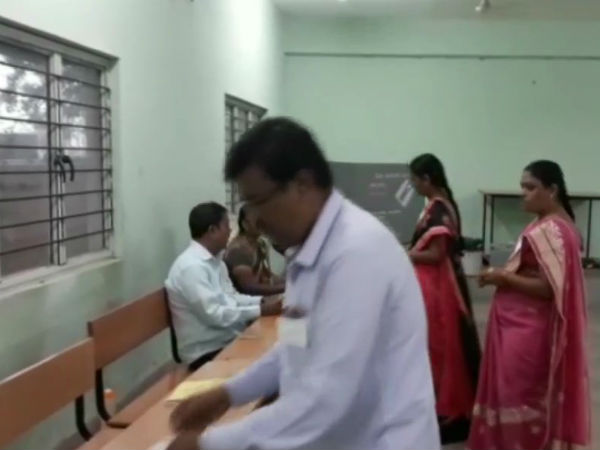 Byelection in Karnataka: Polling starts Byelection in Karnataka: Polling starts