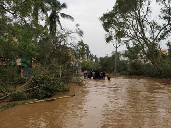 காற்று வீசியது