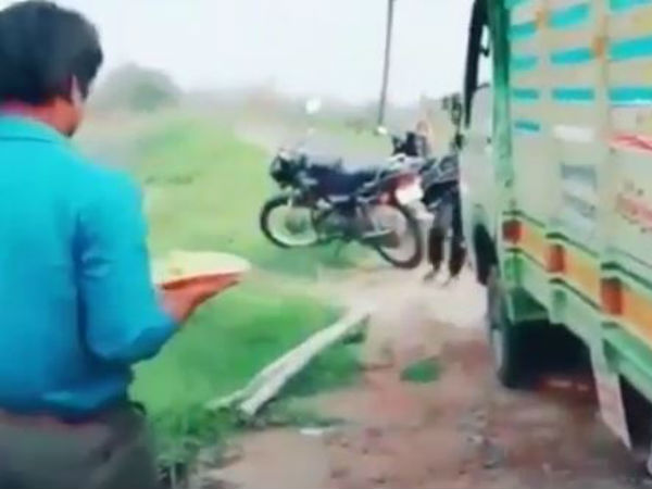நீந்தி சென்றான்