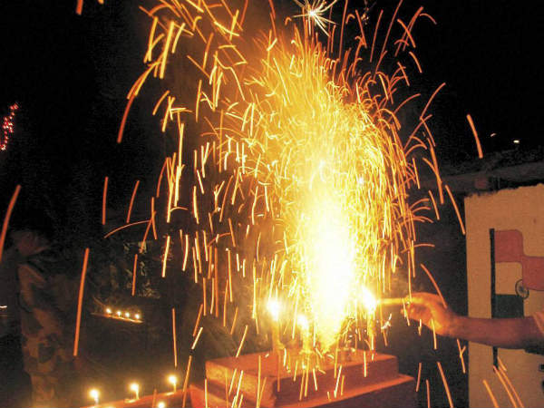 Tn government lists out the timing and conditions to use crackers in Diwali Tn government lists out the timing and conditions to use crackers in Diwali