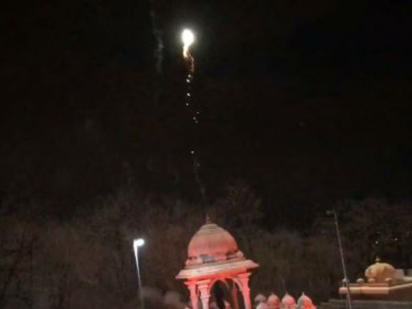 அழகாக ஒரு குடும்பம்