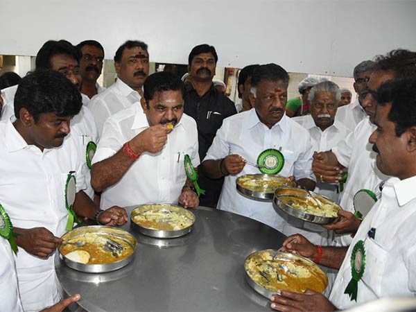 Edappadi tasted Idly in Amma Unavagam Edappadi tasted Idly in Amma Unavagam