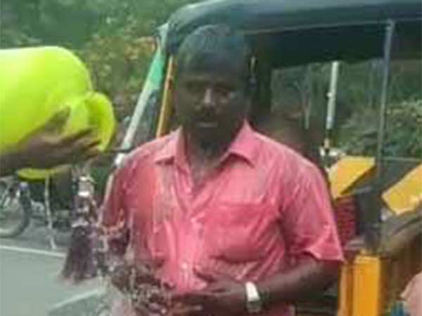 தீக்குளிக்க முயற்சி