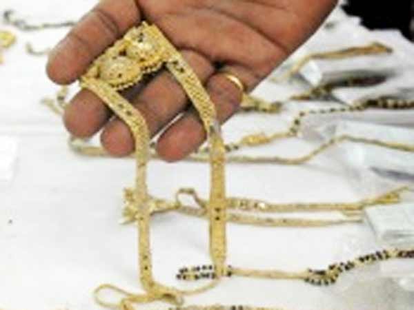 கழுத்தில் உள்ள நகைகள்