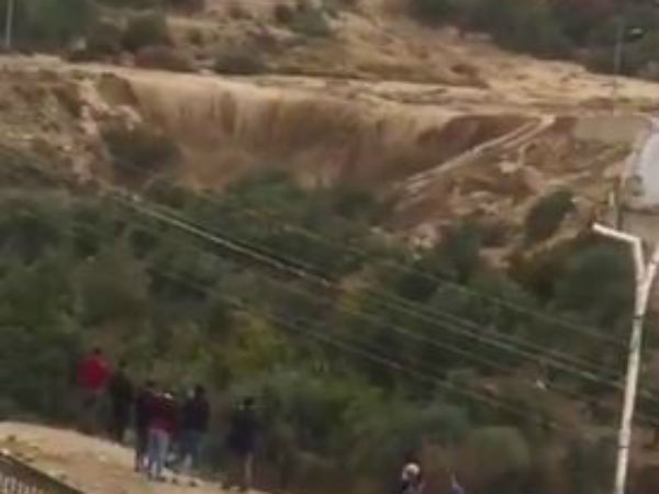 Jordan struggle to face flash floods Jordan struggle to face flash floods
