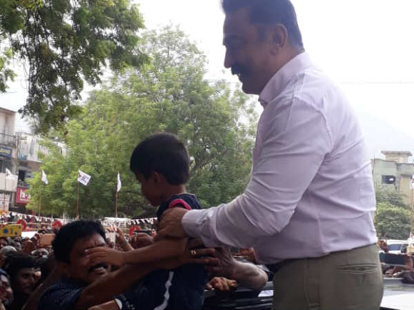 மக்களுடன் இணைந்தார்