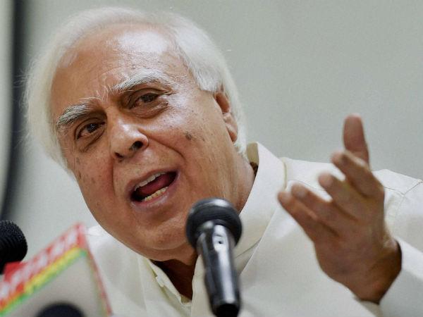 Rafale pact is not a govt-to-govt deal: Kapil Sibal Rafale pact is not a govt-to-govt deal: Kapil Sibal