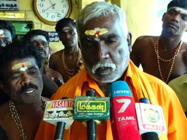 குருசாமி தலைமையில் விரதம்