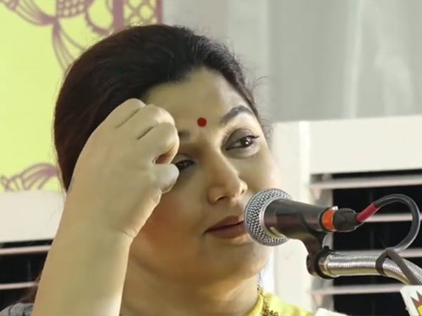 Congress leader Khushboo supports Vijay on Sarkar banners issue Congress leader Khushboo supports Vijay on Sarkar banners issue