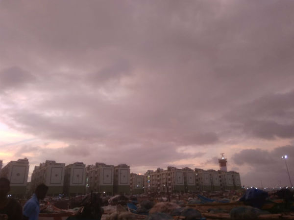 Police asks people to vacate Marina beach due to Cyclone Gaja Police asks people to vacate Marina beach due to Cyclone Gaja