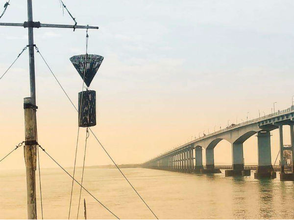Signal 10 has been hoisted on Thursday at the Nagapattinam port Signal 10 has been hoisted on Thursday at the Nagapattinam port