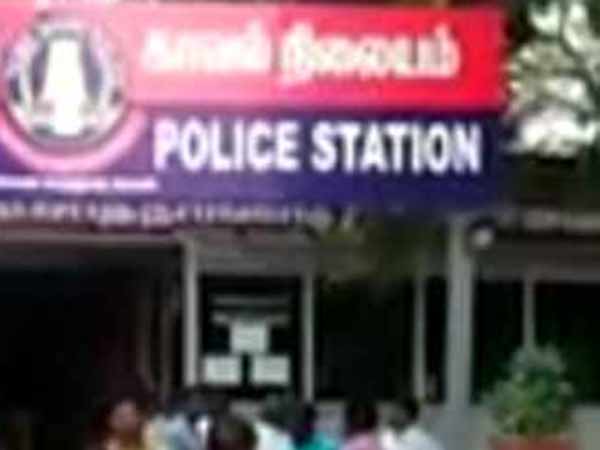 கதவை சாத்திவிட்டார்கள்