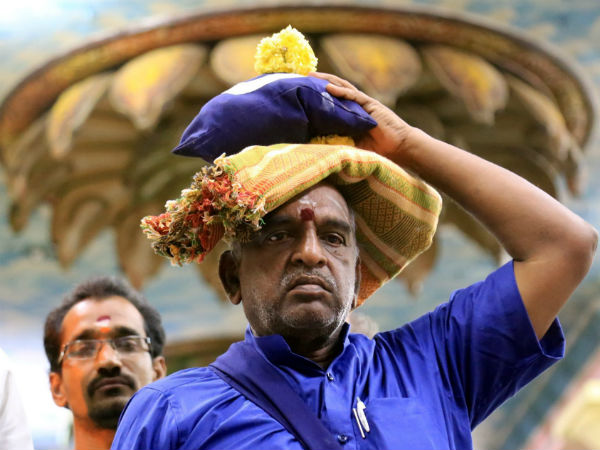 சபரிமலைக்கு அரசு பேருந்தில் அனுப்பி வைக்கப்பட்ட பொன்.ராதாகிருஷ்ணன்.. கேரள போலீஸ் கெடுபிடி!