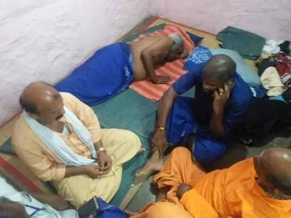 சபரிமலையிலேயே உறங்கிய பொன்.ராதாகிருஷ்ணன்.. திரும்பி வரும் போது மீண்டும் தடுத்து நிறுத்திய போலீஸ்! 