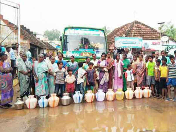 gaja cyclone affected area people stage road roko gaja cyclone affected area people stage road roko