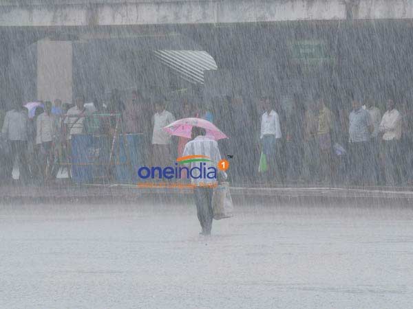 Cyclone Gaja impact: Rain lashes Chennai City since Thursday morning