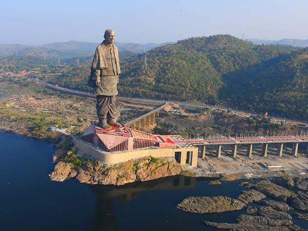 கோரிக்கை வைக்கிறார்கள்
