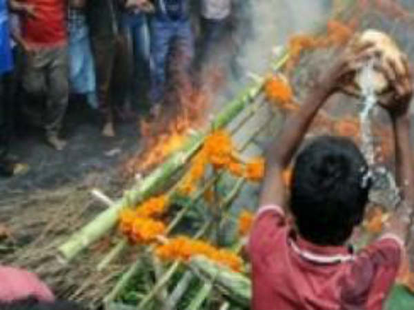 ஊரே ஒன்றுகூடி அழுதது