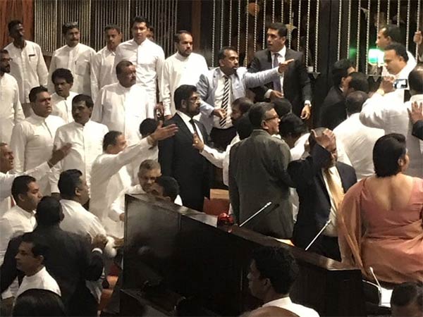 இருவருக்கும் மோதல்