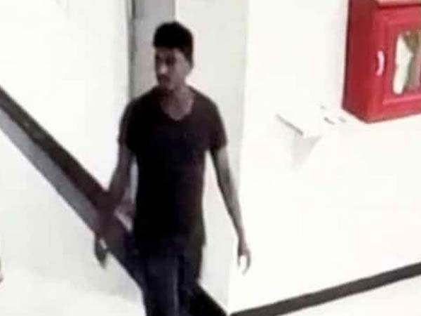 புகார் அளித்தார்