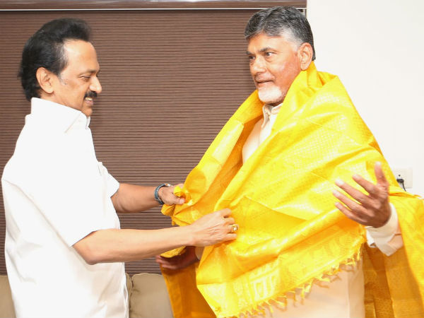 வேற்றுமைகளை மறந்து