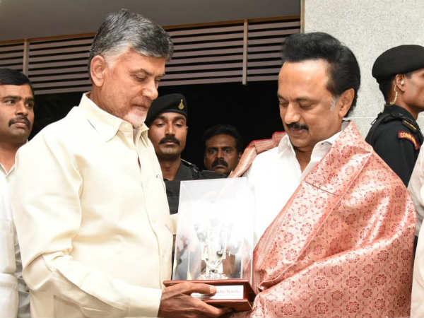 Andhra CM chandrababu naidu is meeting M.K.Stalin at chennai today Andhra CM chandrababu naidu is meeting M.K.Stalin at chennai today