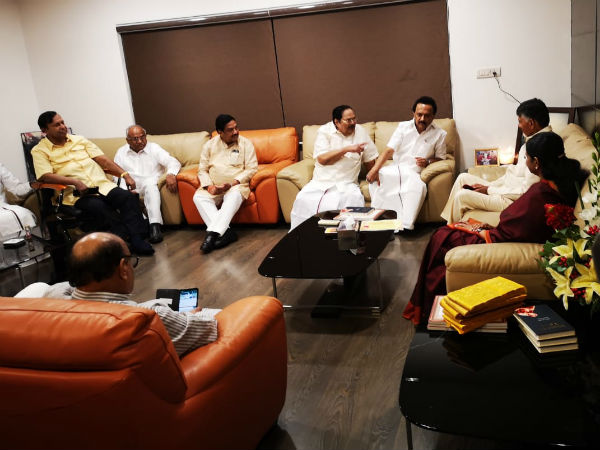 Andhra CM chandrababu naidu is meeting M.K.Stalin at chennai today Andhra CM chandrababu naidu is meeting M.K.Stalin at chennai today