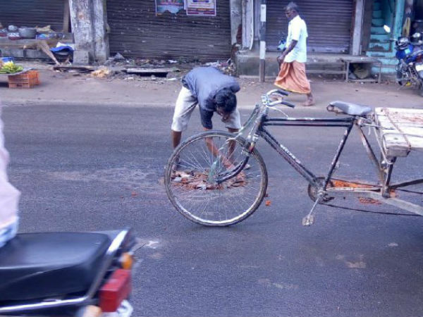 பள்ளங்களை மூடினார்