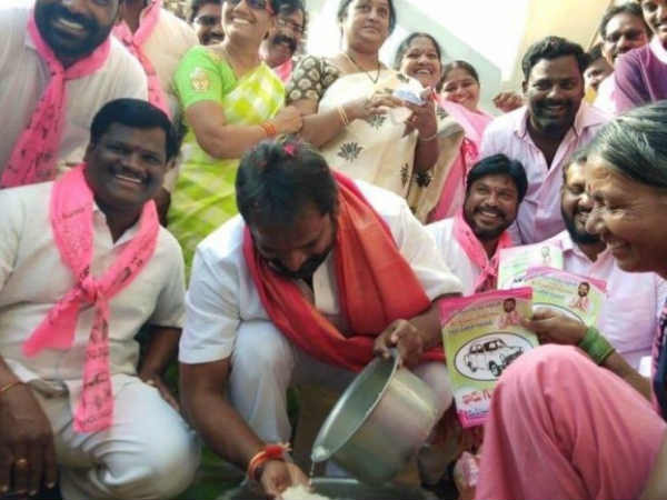 பாடை தூக்குகிறார்