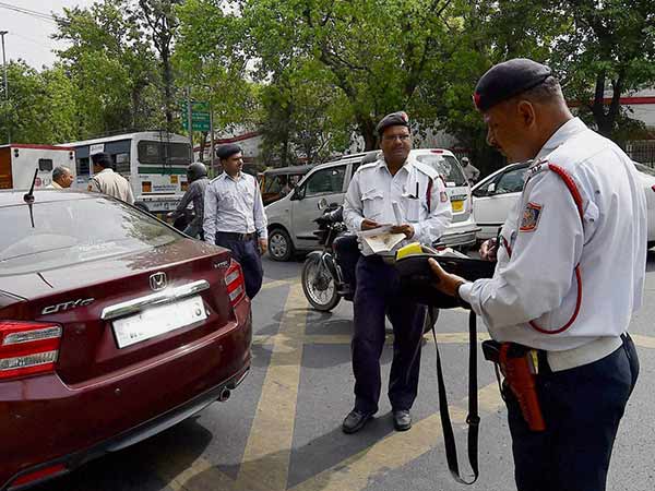 man gets echallan from traffic police man gets echallan from traffic police