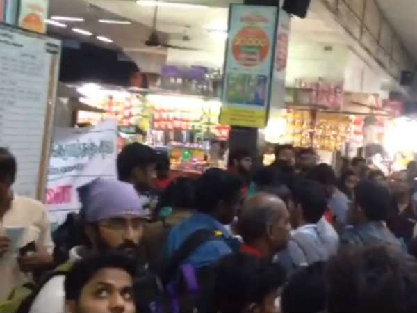 டோல்கேட்டில் மணிக்கணக்கில் காத்திருப்பு