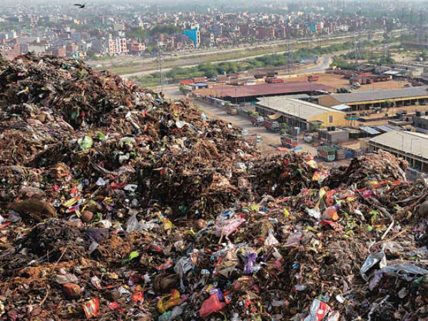 27 லாரிகள் சிக்கின