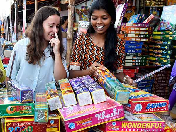 பட்டாசு விற்பனை சூடுபிடிக்கவில்லை