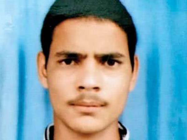 Youth shoots girlfriend and commits suicide in Noida Youth shoots girlfriend and commits suicide in Noida