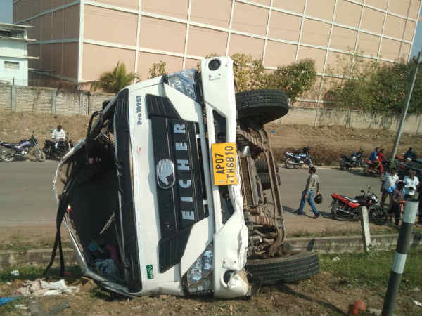 7 were died in Accident near Guntur 7 were died in Accident near Guntur