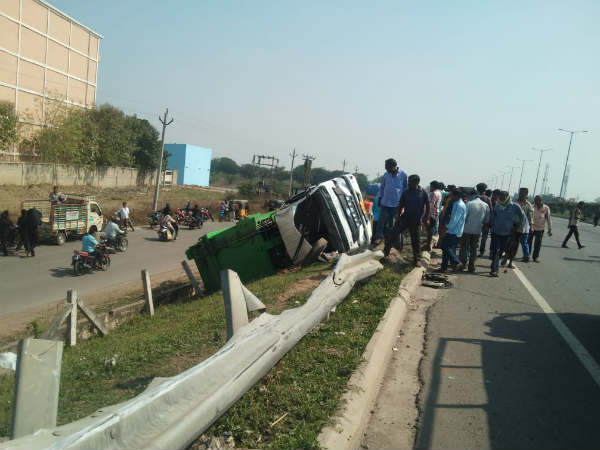 7 were died in Accident near Guntur 7 were died in Accident near Guntur