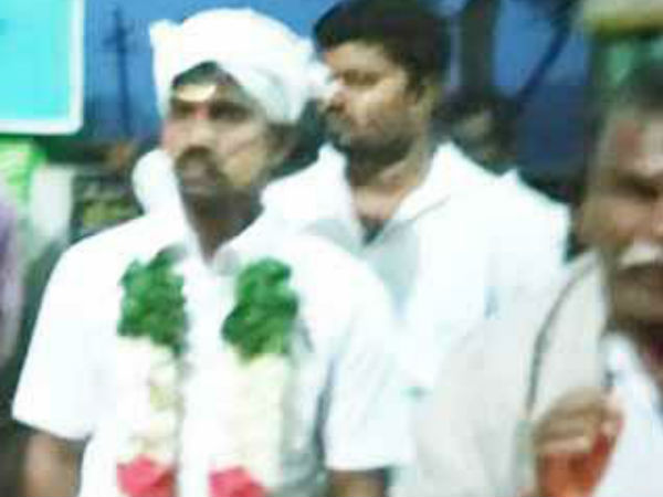 வெளியேறினார்