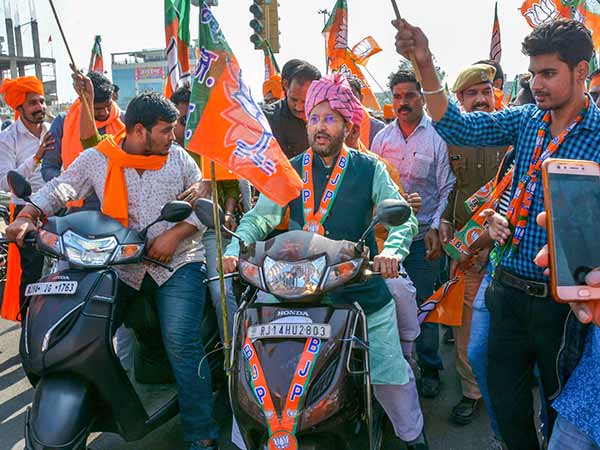 தனி நபர்கள் மீது தாக்குதல்