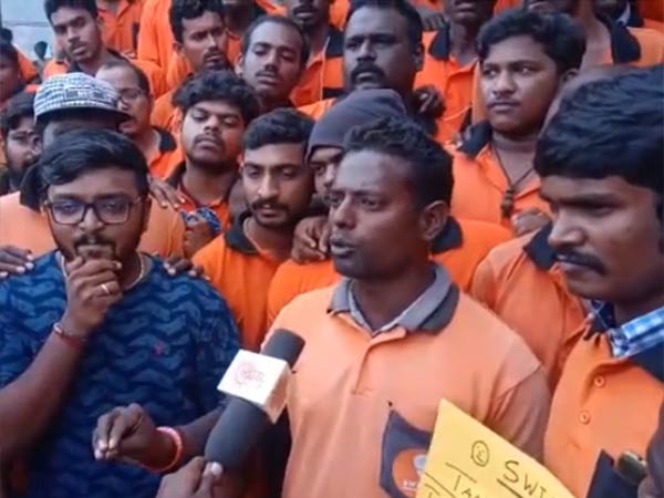 Chennai Swiggy delivery staffs involve in strike for 3rd day Chennai Swiggy delivery staffs involve in strike for 3rd day