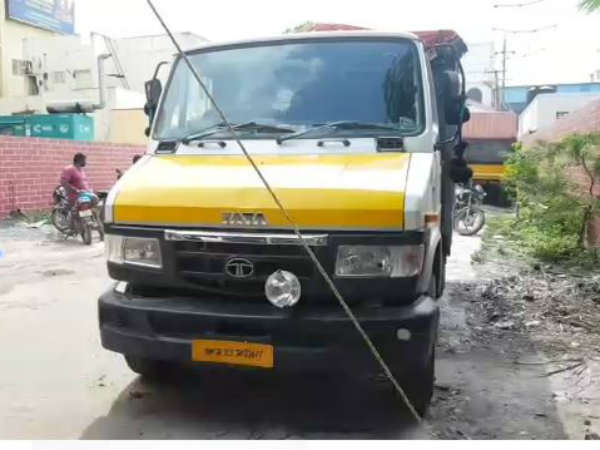 ரத்தம் வழிந்தது