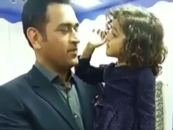 Dhoni talks with little girl - Video goes viral Dhoni talks with little girl - Video goes viral
