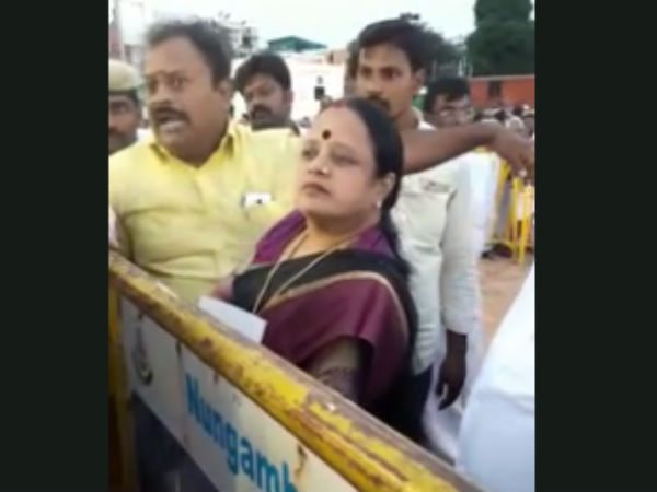 போலீசில் புகார்