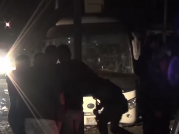 Bomb strikes tourist bus near Egypt’s Giza pyramids, kills 2 Bomb strikes tourist bus near Egypt’s Giza pyramids, kills 2