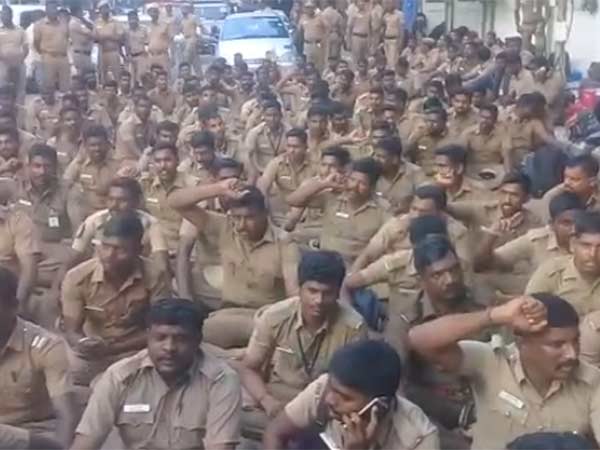 Home Guards staffs enter protest in Chennai Home Guards staffs enter protest in Chennai