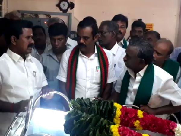 தமிழக அரசு