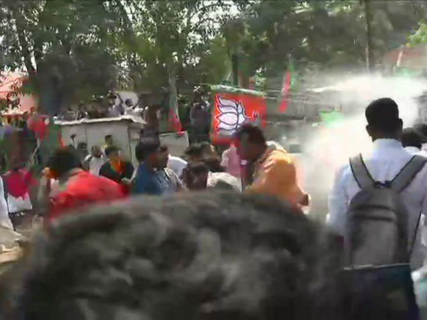 சபரிமலை விவகாரம்.. பினராயி  வீட்டின் முன் பாஜகவினர் போராட்டம் ..  தடியடி
