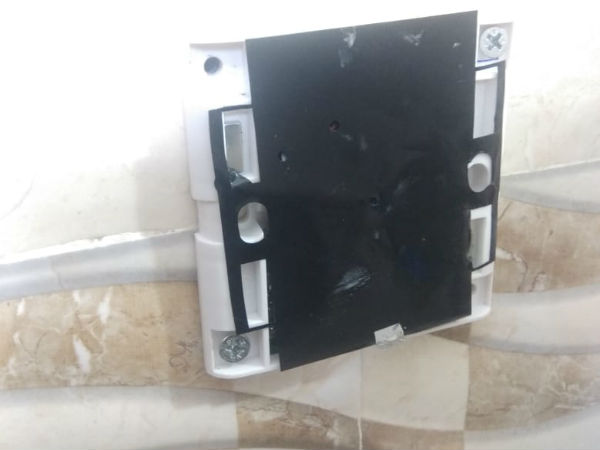 வெளியில் தங்கிய பெண்கள்