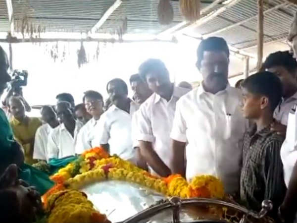 Local people are paying tribute to Nel Jayaramans body Local people are paying tribute to Nel Jayaramans body