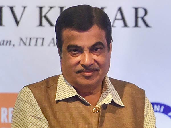 nihtin gadkari faints on stage in maharastra, later tweets he is doing well nihtin gadkari faints on stage in maharastra, later tweets he is doing well